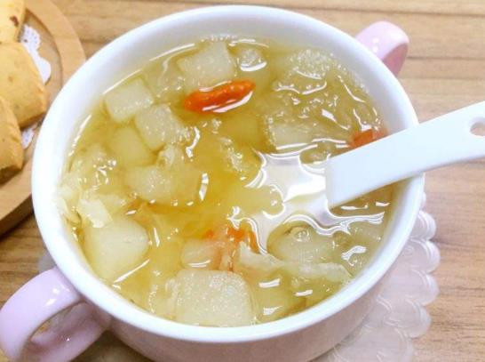 感冒能吃冰糖雪梨吗 缓解咳嗽嗓子疼痛 润肺降燥