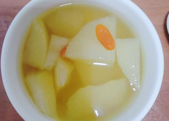冰糖雪梨的功效与作用 滋阴润肺 养胃生津 祛除痰热