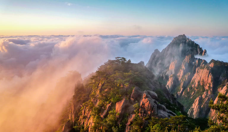 仁者乐山，智者乐水；山水入怀，心自安宁&nbsp; 都知道中国的山水风光美如画，看到这一幅幅浑然天成的山水画卷，没想到青山绿水的祖国山河还可以这么美！ 览尽世间美景，唯有中国的青山绿水最动人！趁着风轻云淡，奔赴一场山水之约，看山，看水，看风景。心随