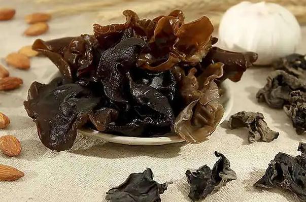 木耳菜要焯水去草酸吗？凉拌木耳不焯水有毒吗？