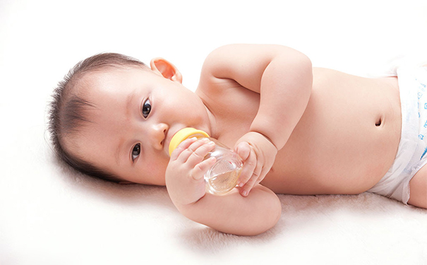 初乳是什么颜色？初乳的颜色