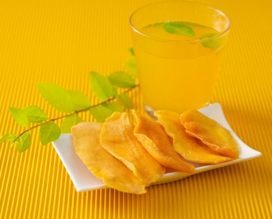 芒果干能和茶叶一起吃吗 两者并不会产生反应