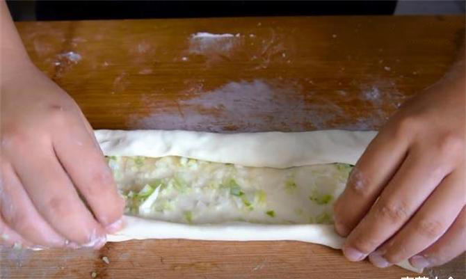 烙饼时，记住这3种烙饼手法，大饼酥香松软不发硬，方法超实用