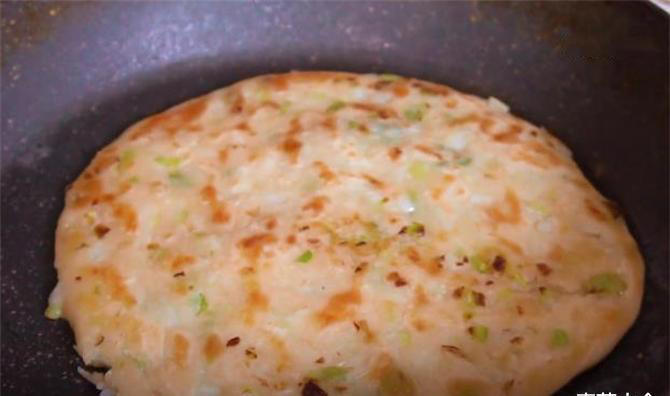 烙饼时，记住这3种烙饼手法，大饼酥香松软不发硬，方法超实用