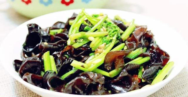 入夏后，被“湿气”缠住的身体，全靠这8样食材，排出湿气祛水肿