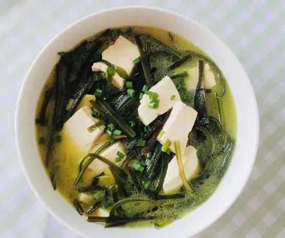 入夏后，被“湿气”缠住的身体，全靠这8样食材，排出湿气祛水肿