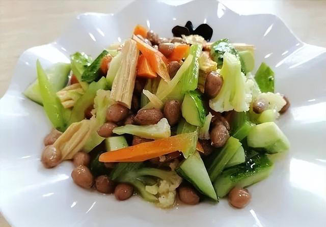 夏天分享几道减脂菜，营养味道双满足