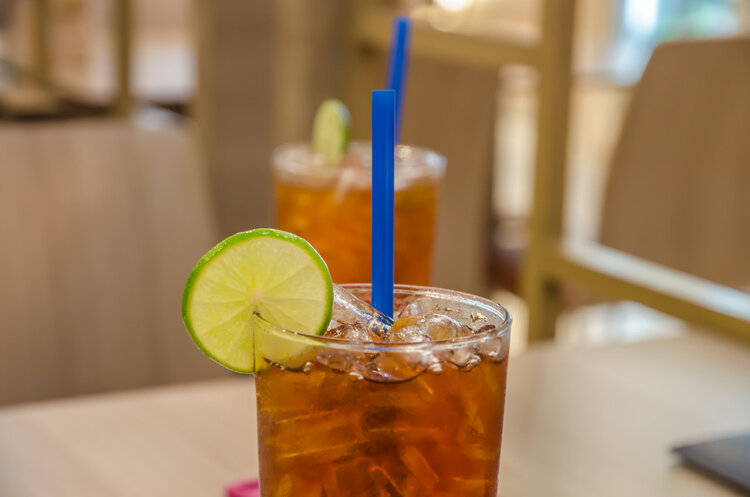 经常喝酒吸烟的人，若平时也常喝茶的话，茶水能降低烟酒伤害吗？