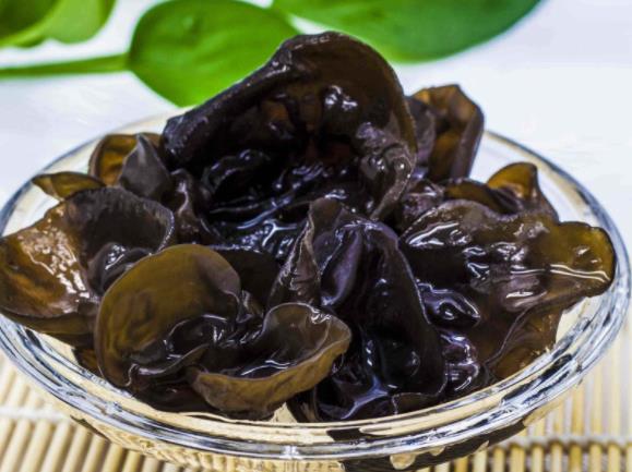 木耳隔夜还能吃吗 隔夜被细菌侵扰引起腹痛