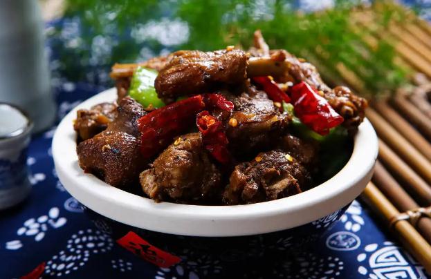 吃鸭肉上火吗？鸭肉吃多了对身体有什么影响？