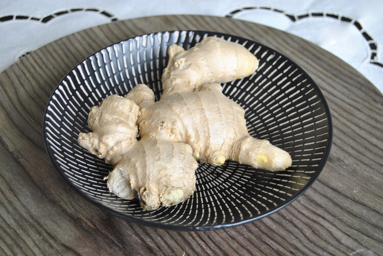 生姜吃错了或会致癌，菜市场上的两种姜，白送都别要
