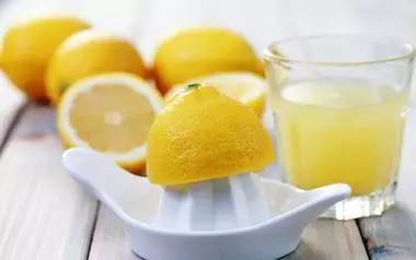 过量饮用蜂蜜柠檬水会带来哪些伤害？