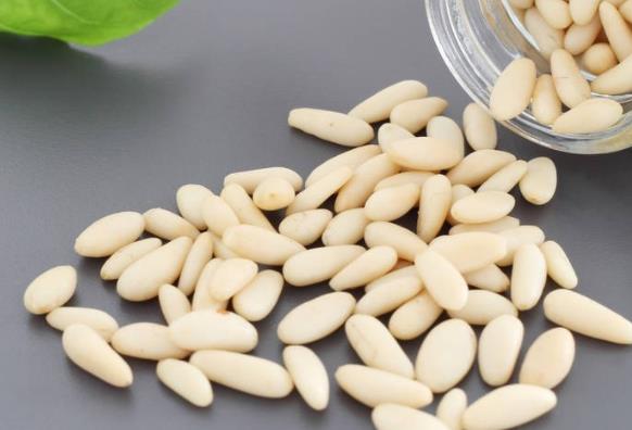 松子不能和什么一起吃 高热量油炸食物 浓茶 白酒