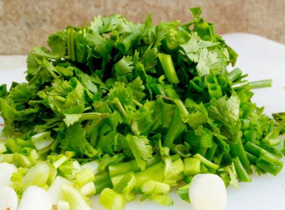香菜煮水喝可以减肥吗 膳食纤维加快肠胃蠕动