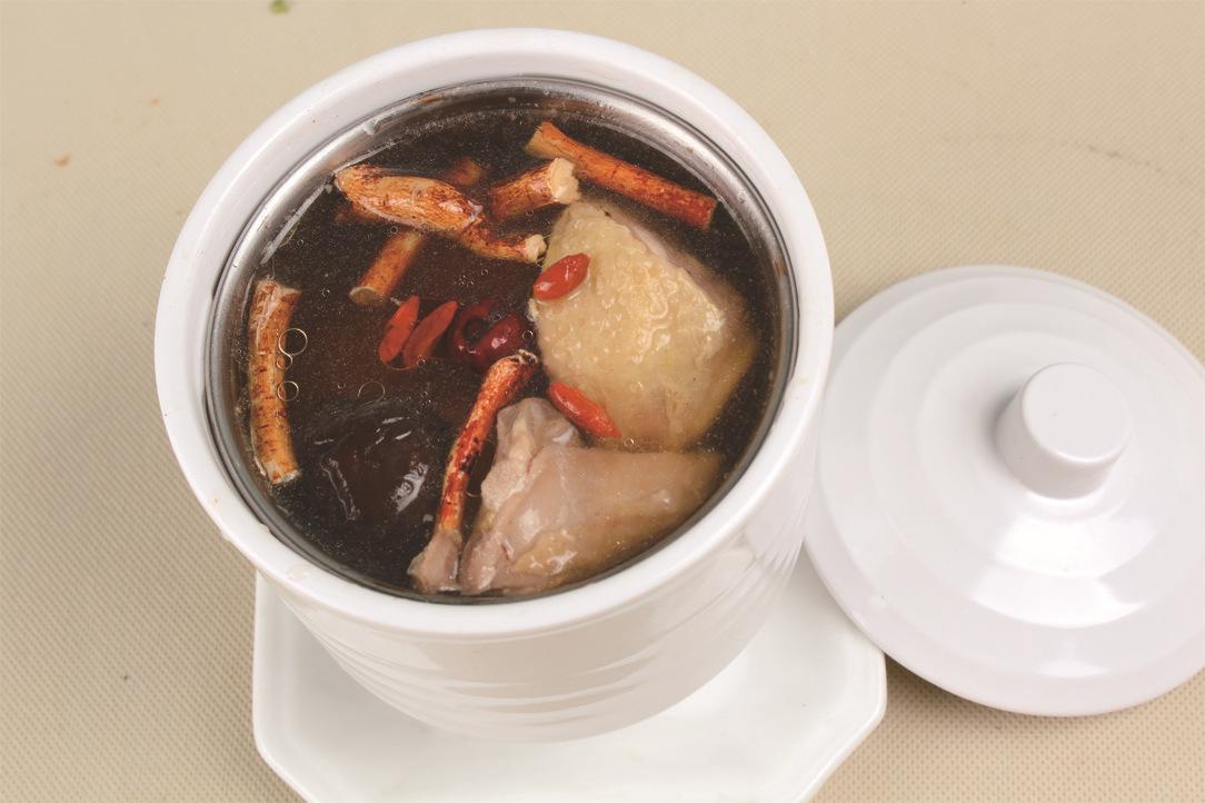 冬季必不可少的滋补汤——五指毛桃煲乌骨鸡汤
