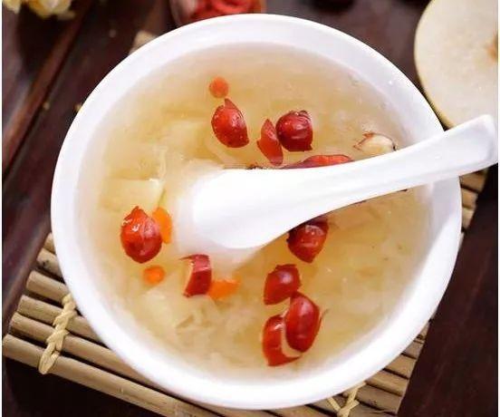 银耳雪梨炖瘦肉汤具有降火功效