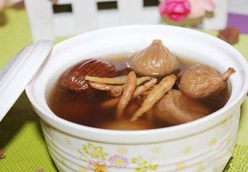 无花果炖瘦肉汤能有效的治疗慢性肠炎