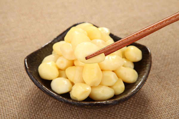 食用白果仁辅助祛痘痘