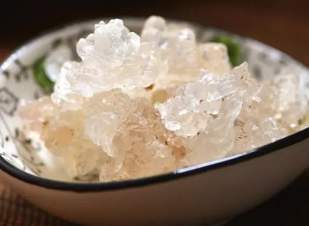 吃雪燕可以美容吗 玻尿酸胶原蛋白改善肌肤干燥