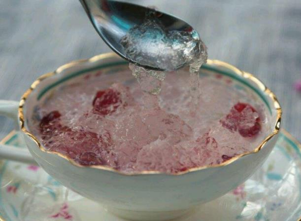 雪燕的做法与吃法 加老冰糖红枣枸杞银耳皂角米等炖
