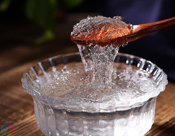 雪燕泡发多久合适 二十小时左右,与温度环境有关
