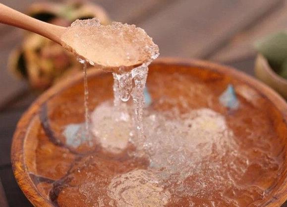 雪燕泡发多久合适 二十小时左右,与温度环境有关