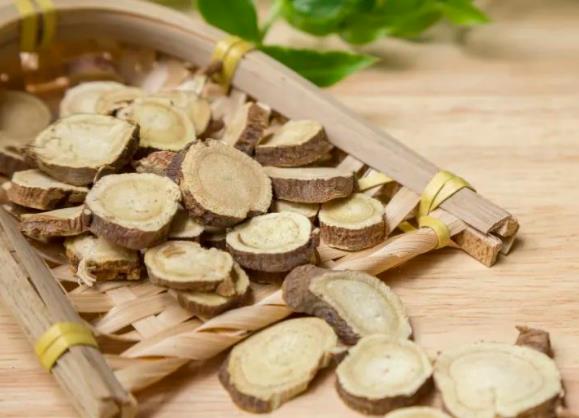 甘草泡水小孩能喝吗 加重自身肠胃负担影响呼吸系统