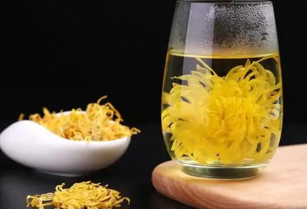 菊花茶和什么一起泡好？菊花茶什么季节喝最好？