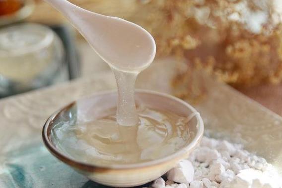 葛根粉冲出来什么颜色 乳白色糊状 淡黄色半透明状