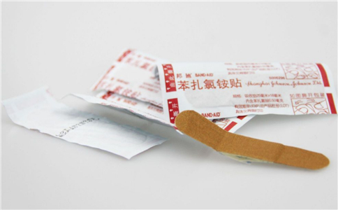 中医提醒：使用创可贴有禁忌