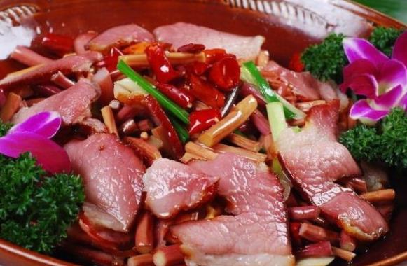 腊肉怎么洗干净 用热水泡再洗米水清洗