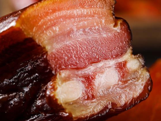 腊肉有点臭还能吃吗 变质食物易引起食物中毒