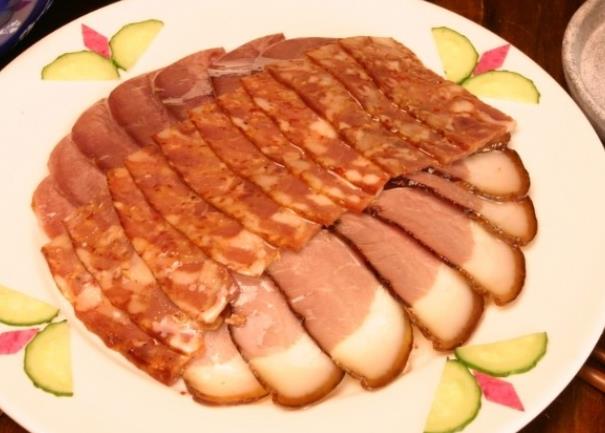 腊肉出油了还要晒吗 干燥4-5天左右,出油过量质地变干
