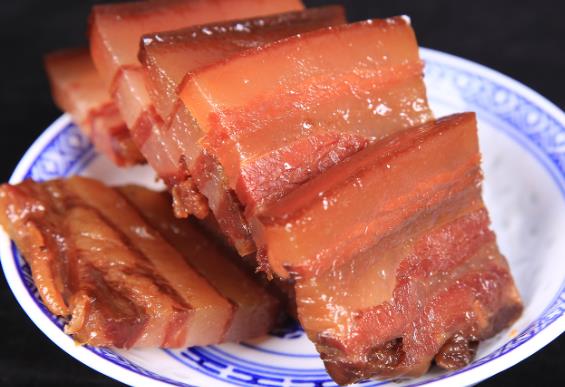 腊肉出油了还要晒吗 干燥4-5天左右,出油过量质地变干