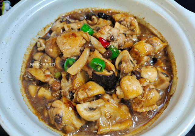 还是喜欢这样炖一锅，多种食材一口鲜香，滑嫩解馋、下饭无敌了