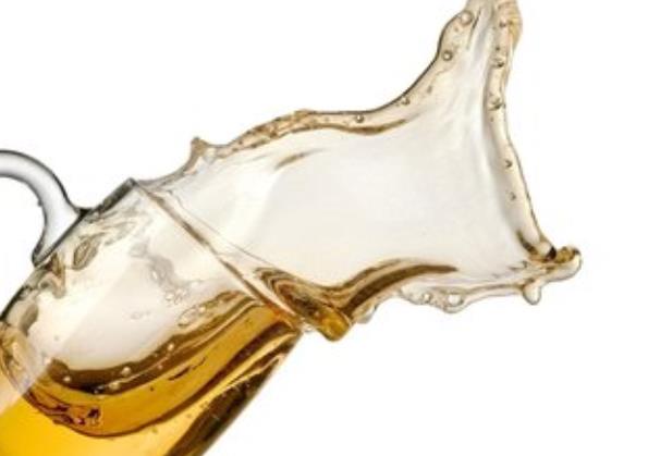 啤酒怎么冰镇不会爆炸 打开酒瓶,保鲜降温