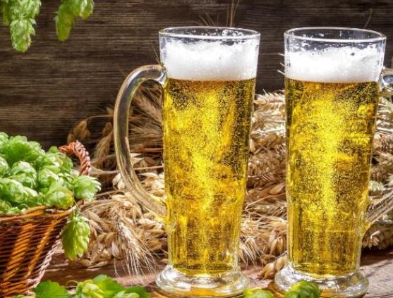 啤酒洗头会变黄吗 酸性物质使头发自然变黄
