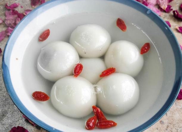 吃汤圆会上火吗 内含馅料 过量吃血糖升高难以消化