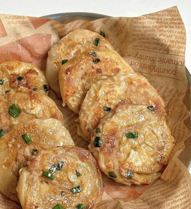 无需揉面，照样做出外酥内嫩的香酥肉饼！