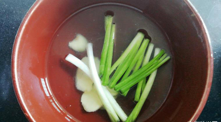 炖肉炖排骨，调料越多越难吃，牢记“2放3不放”，软烂入味吃着香