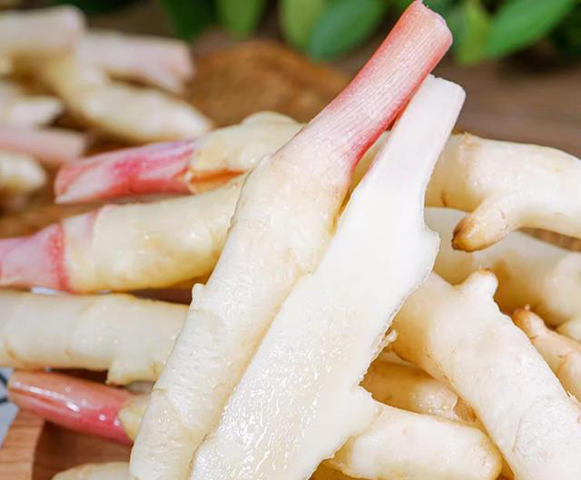 “夏吃姜，胜良方”，夏天要懂得吃生姜，简单一炒，下酒又下饭