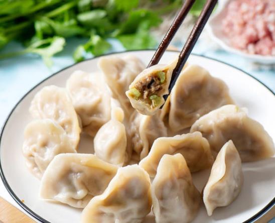 冻饺子能直接蒸吗 不需解冻 可将其用开水煮