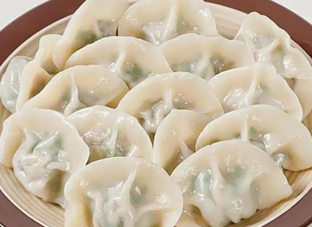 煎冷冻饺子要先煮熟吗 直接煮不易破损粘连等