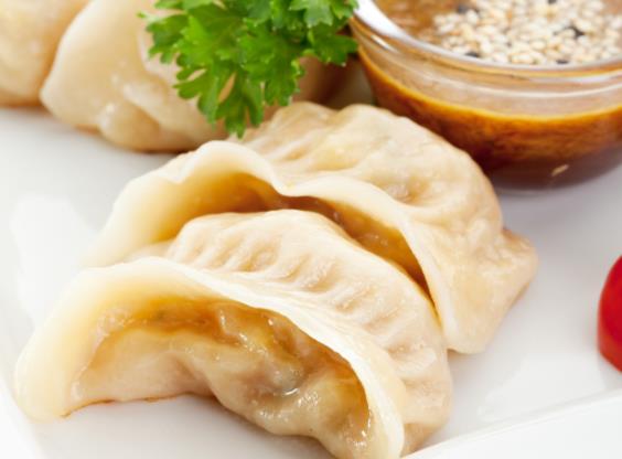 饺子皮用什么粉做 中筋面粉口感柔软筋道有嚼劲