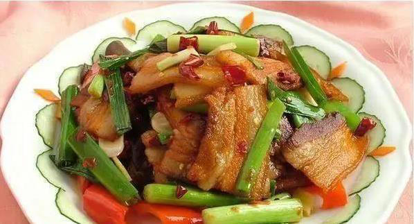 川菜顶流回锅肉，3个小技巧，香辣软嫩全家爱