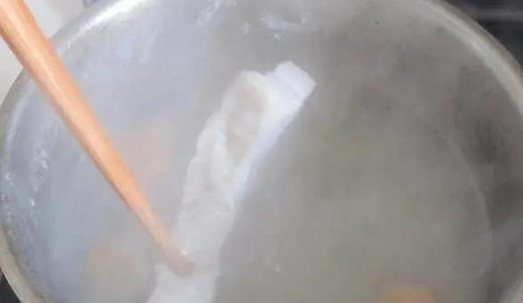 川菜顶流回锅肉，3个小技巧，香辣软嫩全家爱