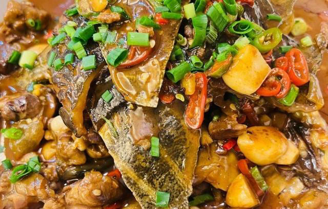 辣椒炒甲鱼这样做，鲜辣入味不腥气，配米饭太香了
