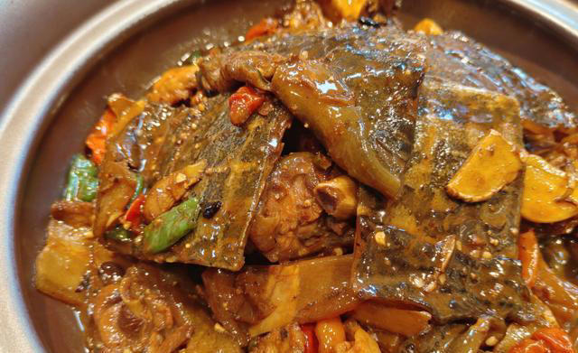 辣椒炒甲鱼这样做，鲜辣入味不腥气，配米饭太香了