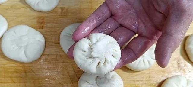 口袋饼的家庭做法，撕开夹点菜，太好吃啦！