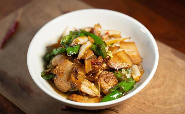 大厨教你回锅肉的做法，简单易学，色香味俱佳